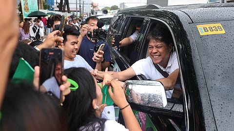 Kiko woos Cebu voters, touts track record
