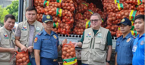 AGRICULTURE Secretary Francisco ‘Kiko’ Tiu Laurel Jr. (third from right) on Friday led the inspection of two container vans carrying an estimated 34 metric tons of smuggled white onions from China, with a market value of approximately P4.1 million.