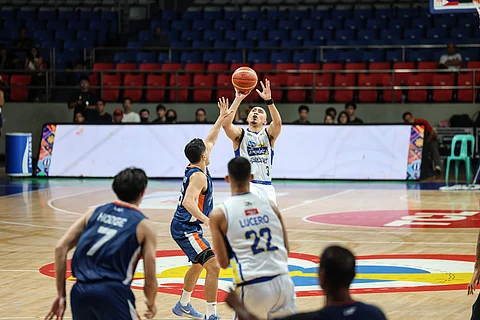 Paul Lee's long-range shooting carries Magnolia to a sixth straight win in the PBA Philippine Cup.