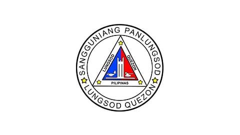 Cops help woman give birth on EDSA sidewalk