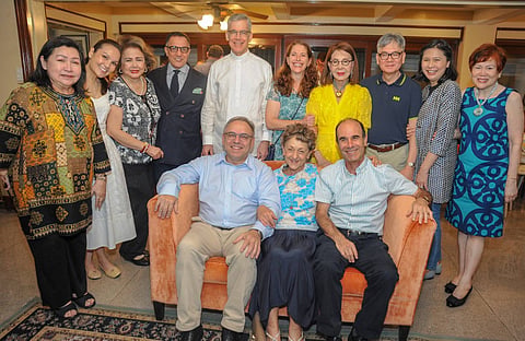 Class picture members of Amigos y Amigas.