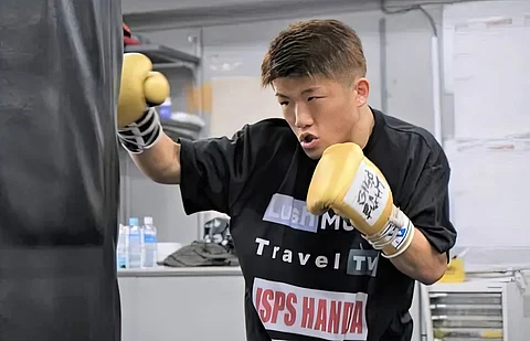 Ginjiro Shigeoka flashes his deadly form during an open workout in Osaka a week before he attempts to dethrone Filipino Pedro Taduran.