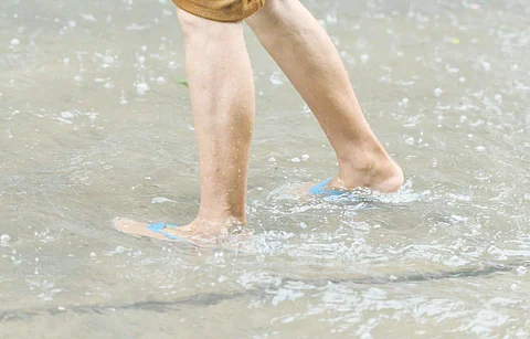 DON'T expose yourself to floodwater to avoid the rise of leptospirosis.