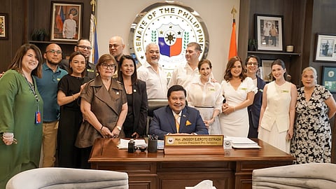 Judy Ann Santos with Husband Ryan Agoncillo and Judays Mommy Carol with Senator Jinggoy Estrada with the the family of the late Ricky Davao (Jackie Lou Blanco and Ara Davao) and the family of National Artist Nora Aunor (Lotlot de Leon, Ian De Leon, Matet de Leon)