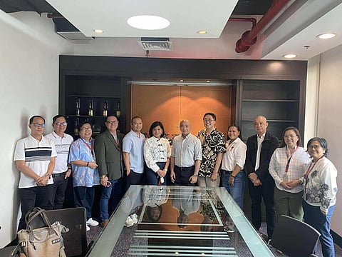 Officers and members of the Society of Philippine Entertainment Editors with ABS-CBN officials.