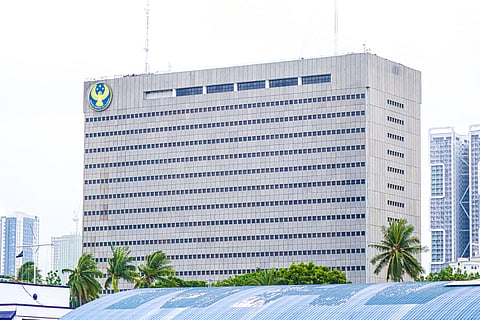 The Bangko Sentral ng Pilipinas said net equity investments excluding reinvestment of earnings fell by 27.4 percent to $102 million from the $141 million recorded by the BSP last year.