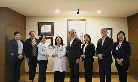 IN PHOTO (L-R): Ronna Layton, Human Resources; Luzviminda Nietes, Business Planning and Development
Director; Jill Alvarez, CSIO Head; Dr. Cherry Fernando, Cancer Institute Head; Aniceto M. Sobrepeña, Manila
Medical Services Inc. Vice Chairman; Arlene P. Ledesma, MDH President; Dr. Hian