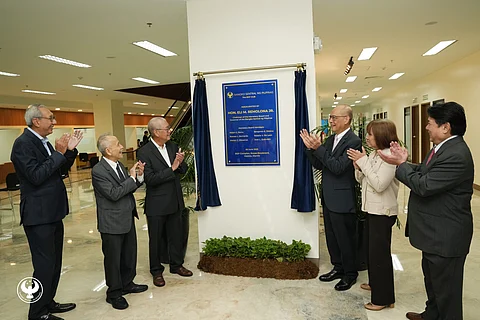 BSP Governor Eli M. Remolona Jr. (third from left) led the inauguration ceremony of the BSP Hub along with Monetary Board members (from left) Walter C. Wassmer, Romeo L. Bernardo, Benjamin E. Diokno, Rosalia V. De Leon and Jose L. Querubin.