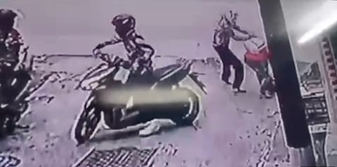 A 34-year-old woman was killed by riding-in-tandem assailants in Barangay Marulas, Valenzuela City, late Thursday afternoon, June 12.