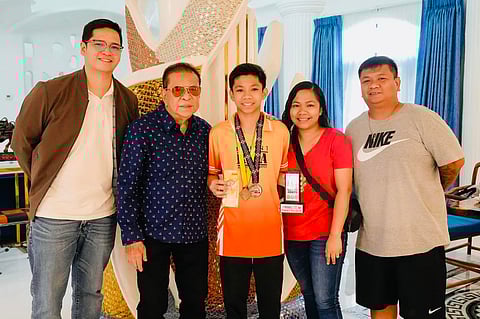 FORMER governor and business magnate Luis ‘Chavit’ Singson, (second from left), poses with Carlitos Joe ‘Tolits’ C. Corrales, an 11-year-old who won back to back gold medal and one of the youngest badminton players of Palarong Pambansa. The courtesy call was arranged by Atty. Miguel Noel A. San Andres (left), Philippine Amusement and Gaming Corporation senior legal officer. Also in photo are Tolits’ parents Randall Claro Corrales and Charmaine Joy Canaria Corrales.