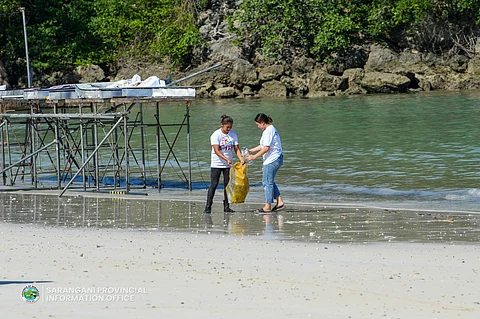GLOBE employees and distribution partners help collect 100 bags of trash littering the shores of Sarangani Bay.