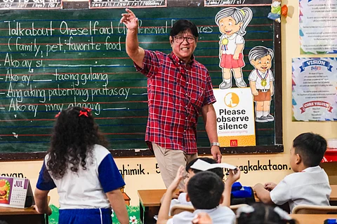 PRESIDENT Marcos says in times of crisis, the priority is fixing the problem — not pointing fingers. Siquijor’s power is back on, but the long-term fix is still under review.