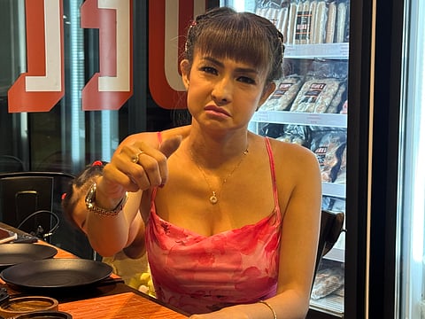 Seasoned actress Ynez Veneracion shows her injured thumb
