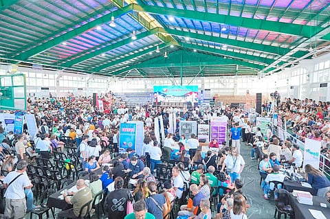 RESIDENTS of Las Piñas, numbering in the thousands, patiently await services due them under the ‘Lab For All’ program.