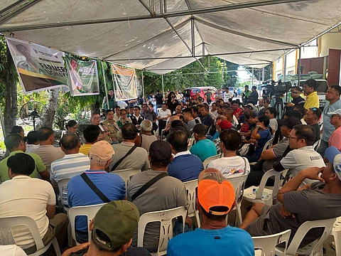 Agriculture Secretary Francisco Tiu Laurel Jr. and NFA Administrator Larry Lacson inspect the newly rehabilitated NFA warehouse in Roxas, Isabela, on Friday, 20 June. They also met with local farmers to discuss palay procurement and logistics support.