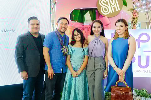 Francis Reyes, Sen. Mark Villar, Emma Villar, HFL president Em Villar and Erica Concepcion Reyes.