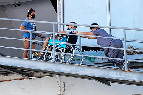 A staff member of a dialysis clinic in Parañaque assists a patient in a wheelchair to the next floor. Chronic kidney disease remains one of the Philippines’ most underdiagnosed health threats, with nearly 13 million Filipinos at risk, according to a recent study.