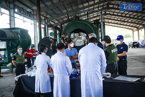 PRESIDENT Ferdinand Marcos Jr. leads the destruction of over ₱9.48 billion worth of illegal drugs in Capas, Tarlac on 25 June 2025. Among the items incinerated were 1.3 tons of floating shabu, marijuana, cocaine, ecstasy, and expired medicines. The event, held at Clean Leaf International Corporation, was witnessed by PDEA, DILG, PNP, NBI, and other key agencies.