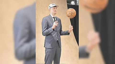 COOPER Flagg smiles after being taken by the Dallas Mavericks as the top overall pick in the NBA Draft on Thursday (Manila time) at the Barclays Center in New York.