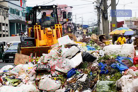 Heavy equipment removes mounds of trash at a portion of Recto Avenue in the City of Manila on 26 June 2025. Photos of uncollected garbage in various streets of Manila have been circulating for days already.
At least 10,000 tons of garbage are generated in Metro Manila every day, posing a great challenge among local government units in implementing solid waste management and proper waste disposal.