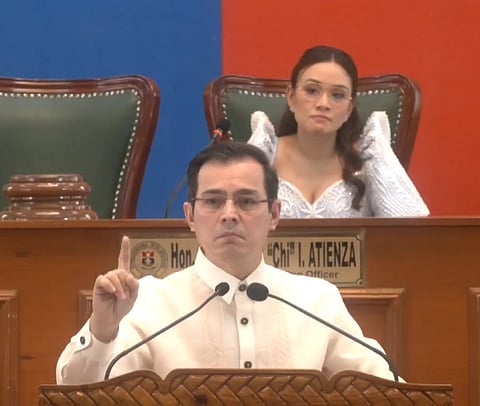 Cash scandal Manila Mayor Francisco ‘Isko Moreno’ Domagoso declares a state of financial crisis during his inaugural State of the City Address on Tuesday, revealing P10.2 billion in unpaid obligations and billions in questionable pre-election withdrawals. Behind him is Vice Mayor Angela Lei Atienza.