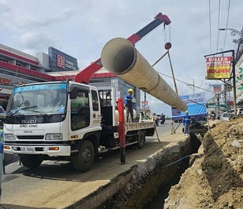 WORKERS install a large pipe as part of Villar-led PrimeWater Infrastructure Corp.’s ongoing transmission line extension project in San Jose del Monte, Bulacan. Senator Mark Villar on Saturday clarified that he has no ownership or involvement in the operations of PrimeWater Infrastructure Corp.