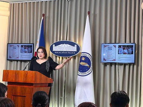 PALACE Press Officer Undersecretary Claire Castro shows members of Malacañang media a photo of First Lady Liza Araneta-Marcos attending a concert event in Los Angeles, California on 8 March 2025 debunking claims that she was involved in the death of businessman Paolo Tantoco.
