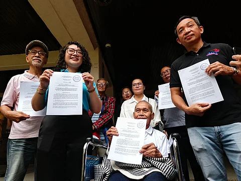 TOGETHER with 81-year-old ex-detainee Prudencio Calubid Jr. (on the wheelchair), Makabayan lawmakers Antonio Tinio and Renee Co filed the proposed 'Antonio Molina Act,' which seeks to include elderly, sickly, pregnant, or nursing PDLs among those eligible for release on recognizance, or without having to post bail.