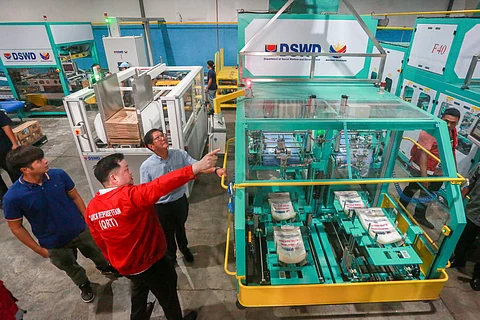 TO ensure efficient handling of relief goods as part of disaster preparedness, President Ferdinand R. Marcos Jr. inspects their preparation using the newly automated repacking machines at the warehouse of the Department of Social Welfare and Development-National Resource Operation Center in Pasay City on Friday, 18 July. Joining the President are presidential son Vincent Marcos, Social Welfare and Development Secretary Rex Gatchalian and other government officials.