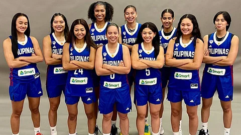 Israel gives young girls perfect assist