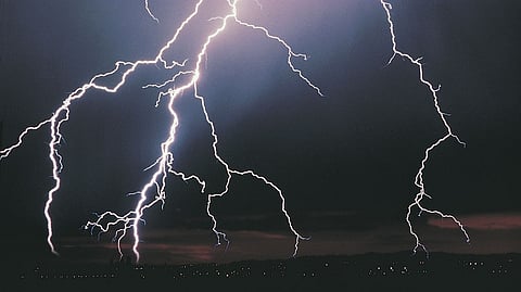 Lightning strikes 33 DEAD