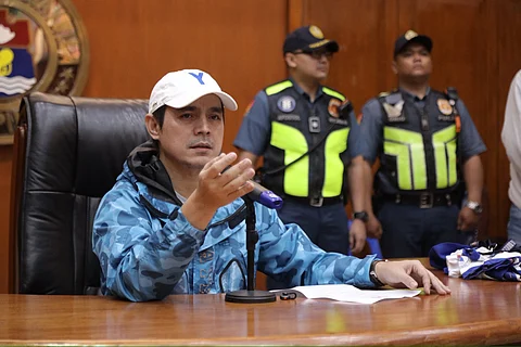 MANILA Mayor Isko Moreno castigates on a social media livestream the two sacked traffic enforcers (inset).