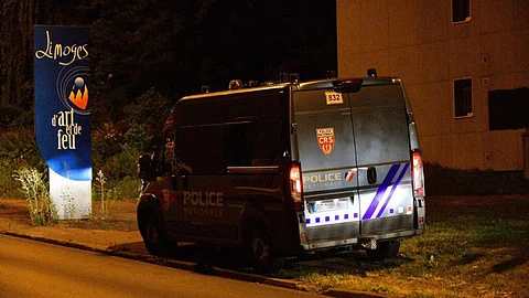 Masked rioters attack highway in France