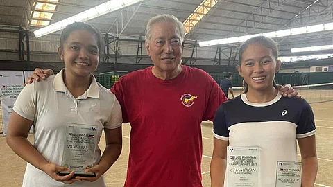 TENIELLE Madis (left) and Stefi Marithe Aludo smile after emerging victorious in the girls’ doubles event of the J60 PHINMA-ITF Championships on Sunday. Also shown is Philippine Tennis Academy chairman Romy Chan.