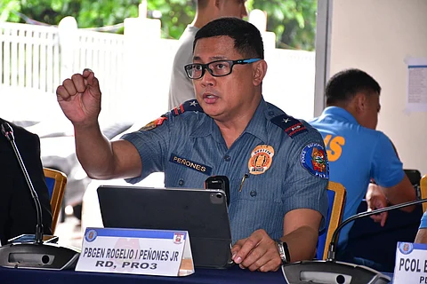 4 ex-rebels yield in Bataan, Pampanga