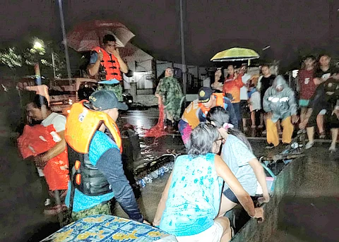 PHOTOS of Abucay policemen bravely wading through flood waters along the Abucay river circulated in social media, quickly responded by conducting search and rescue operations for families affected by flooding caused by the strong monsoon rains.
