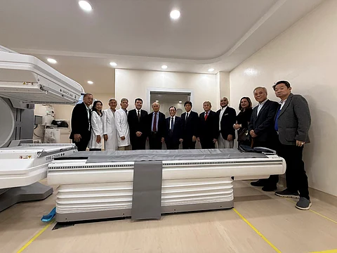 CGHMC doctors and PCCAI board members gather at the hospital’s new NM/CT 860 SPECT/CT machine, one of only two in the country.