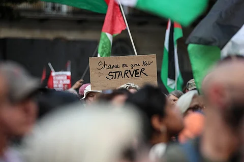 A protester holds a placard reading the message with a play on words on the name of Britain's Prime Minister Keir Starmer and reading "Shame on you Keir Starver" during a demonstration outside Downing Street gates, in central London, on July 25, 2025, called by the Palestine Solidarity Campaign group to protest against the ongoing food shortages in the Gaza Strip.
More than 220 British MPs, including dozens from the ruling Labour party, demanded on July 25, 2025 that the UK government formally recognise a Palestinian state, further increasing pressure on Britain's Prime Minister Keir Starmer.