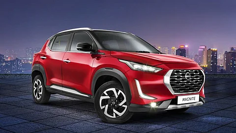 NISSAN Magnite shows off its bold front with LED lights and a wide grille.