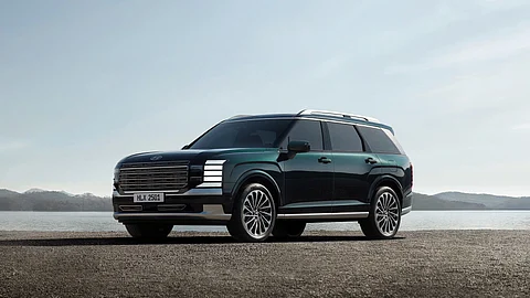 THE new Palisade Hybrid blends sharp design with serious road presence.