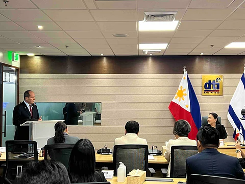 Israeli Minister of Economy and Industry Nir Barkat (left) discusses the trade plans of Israel with the Philippines, while Trade Secretary Cristina Roque listens.