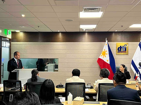 Israeli Minister of Economy and Industry Nir Barkat (left) discusses trade plans, including a very possible establishment of a Free Trade Agreement between Israel and the Philippines, while Trade Secretary Cristina Roque listens.