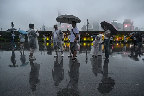 Shanghai evacuates 283,000 people as typhoon nears