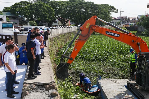 President Ferdinand Marcos Jr. leads the crusade to revitalize Metro Manila’s waterways by tackling silt and waste to combat flooding. He led the launch of the Metropolitan Manila Development Authority’s Bayanihan sa Estero Program in Buli Creek, Ilugin River in Pinagbuhatan, Pasig.