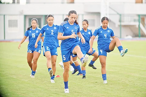 HALI Long (No. 5) and the national women’s football team are expected to be at their best when they face Australian U23 team in the ASEAN Women’s Championship in Vietnam on Thursday.