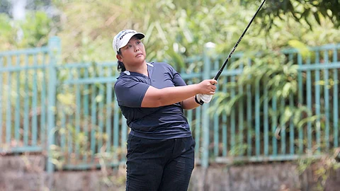 KIM Seoyun refuses to crumble under pressure to emerge as the surprise leader in the opening round of the ICTSI Caliraya Springs Championship.