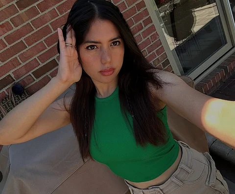 SA kanyang Instagram, ibinahagi ni Isabelle de Leon ang pagbebenta ng gamit bilang bahagi ng kanyang pag-alis sa bansa.
