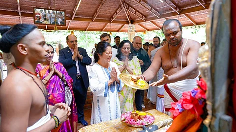FL embraces Bengaluru First Lady Liza Araneta-Marcos (center) visited the Art of Living International Center in Bengaluru, India during President Ferdinand Marcos Jr.’s official trip to India. The center, led by Gurudev Sri Sri Ravi Shankar, promotes peace and wellness through yoga and meditation. Her visit highlighted her advocacy for cultural exchange and well-being, strengthening Philippines-India ties.