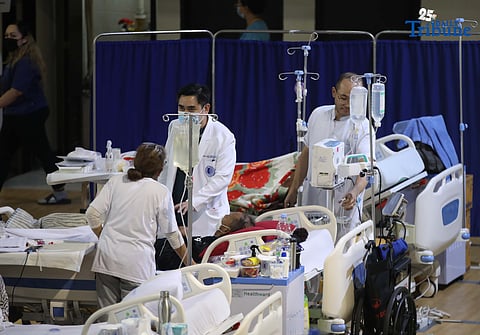 (August 08 2025) The Doctors and nurses tended to the leptospirosis patient at the National Kidney and Transplant Institute (NKTI) in Quezon City on Friday, August 8, 2025. The NKTI has reported an increase in admitted patients related to leptospirosis amid heavy rains and flooding across Metro Manila. The Department of Health officials urge the public to avoid wading in floodwaters and to seek early medical consultation if symptoms occur. Photo/Analy Labor
