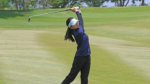 SHANE Tan hangs tough, carding a 90 to conquer the women's division of the Pradera Verde leg of the ICTSI Intercollegiate Tour.